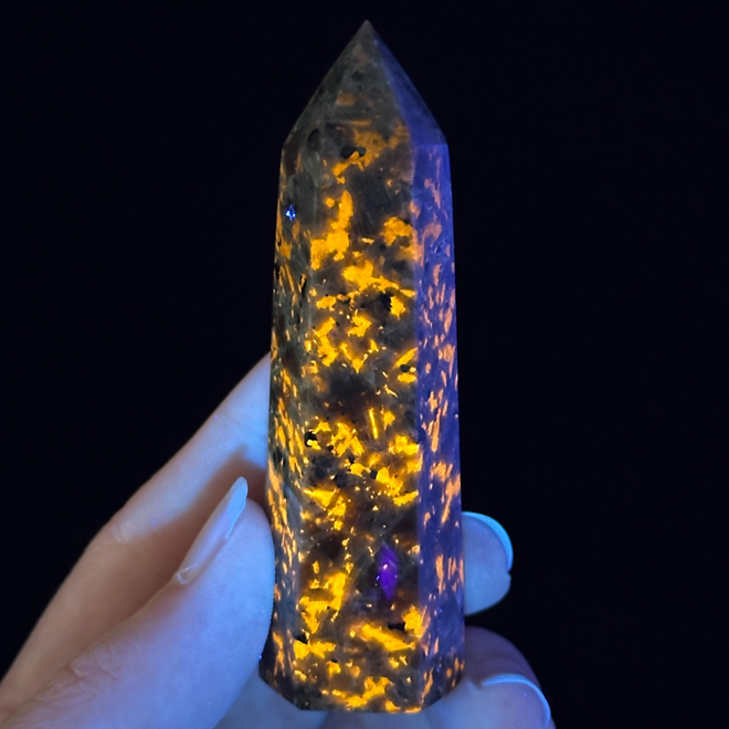 Syenite Meaning UV Glow