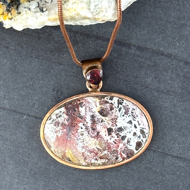 Copper Lace Agate Necklace Pendant Properties