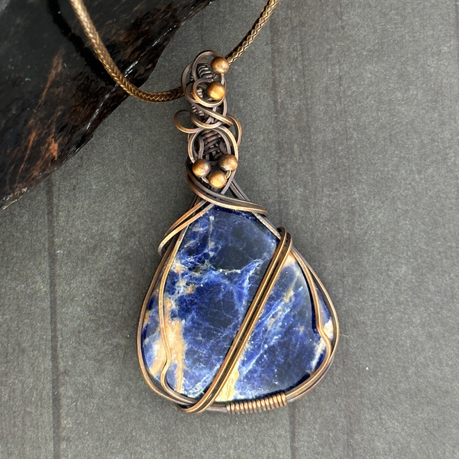 Sodalite Blue Stone Reduces Stress and Anxiety